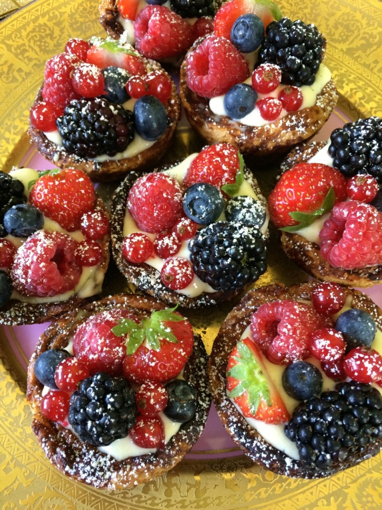 Eenvoudige fruittaartjes - Dessert met aardbeien / www.eenlepeltjelekkers.be