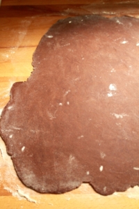 Chocolade-zanddeeg uitrollen / www.eenlepeltjelekkers.be