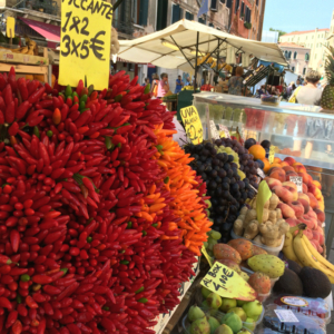 Gezond eten begint met gezond verstand - Marktkraam in Venetië / www.eenlepeltjelekkers.be