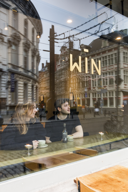 Bar Win - venster / www.eenlepeltjelekkers.be