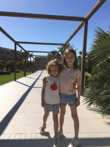 Meisjes in Mallorca / www.eenlepeltjelekkers.be