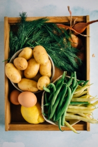 Aardappels, boontjes, eieren, citroen, sjalot en dille / www.eenlepeltjelekkers.be