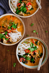 Thaise soep met kip en rijstnoedels 3 kommen / www.eenlepeltjelekkers.be