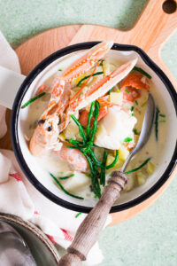 Chowder met kabeljauw en langoustine in een stoofpot