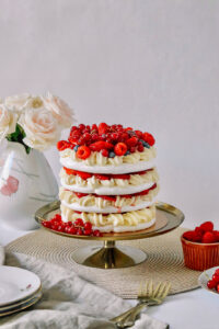 Rode vruchten pavlova Jolien Bakt
