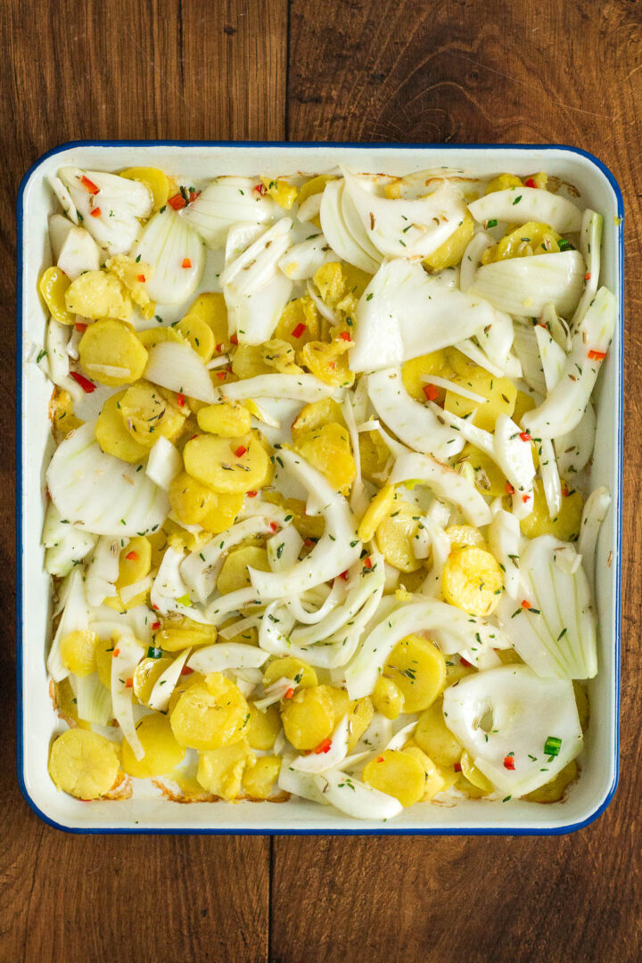 Venkel bij aardappels in ovenschaal