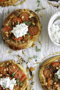 Tomatentaartjes met kruidenricotta_close-up