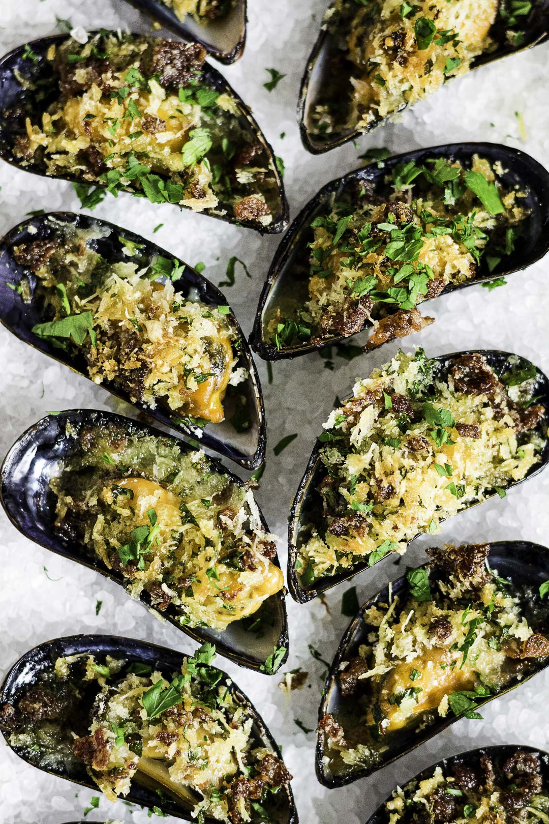 Gegratineerde mosselen-close-up